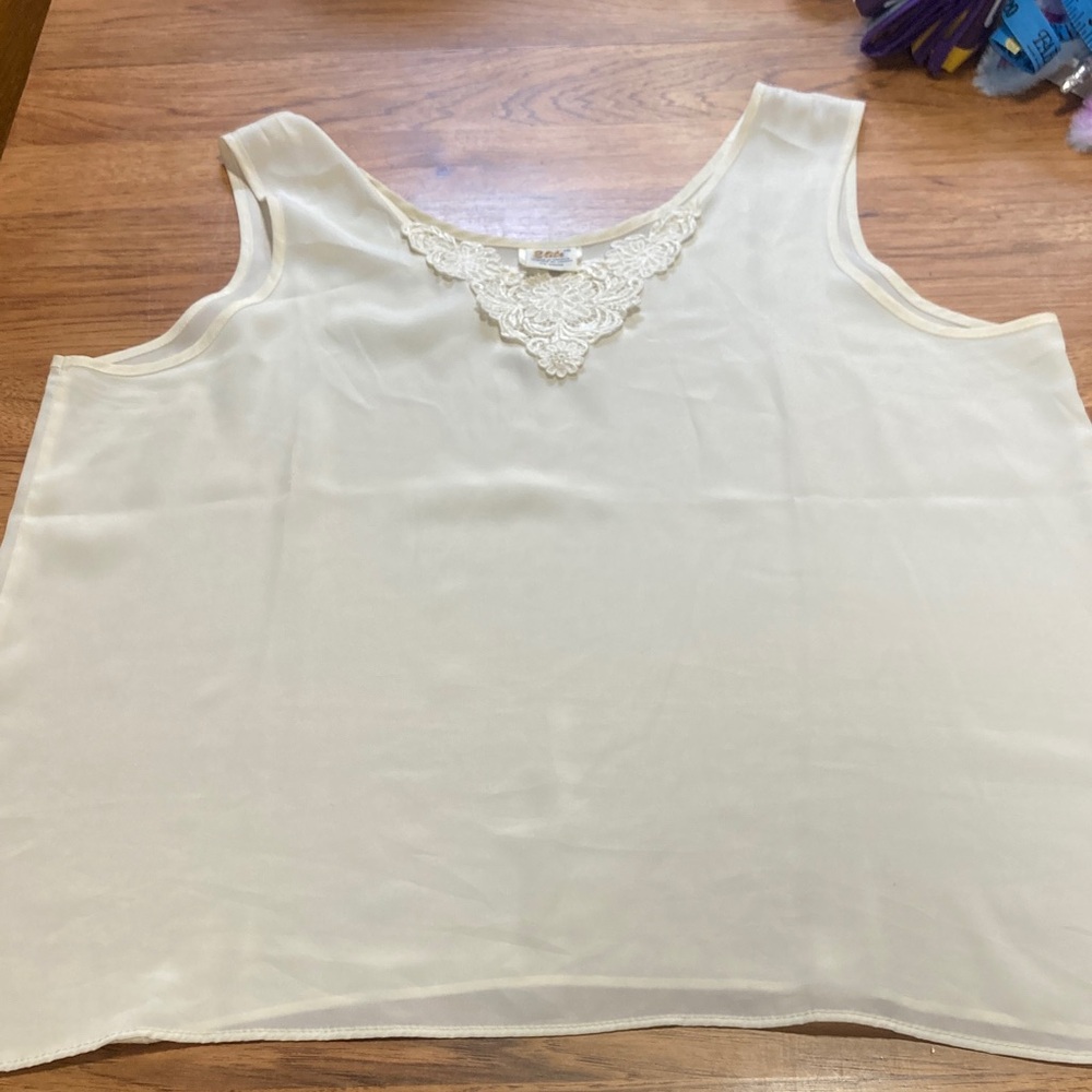 Lace-Trim Sleeveless Blouse in Cream